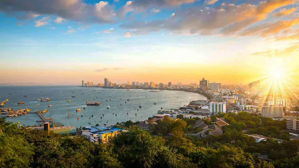 It is a top choice for showing Pattaya’s skyline or coastline.