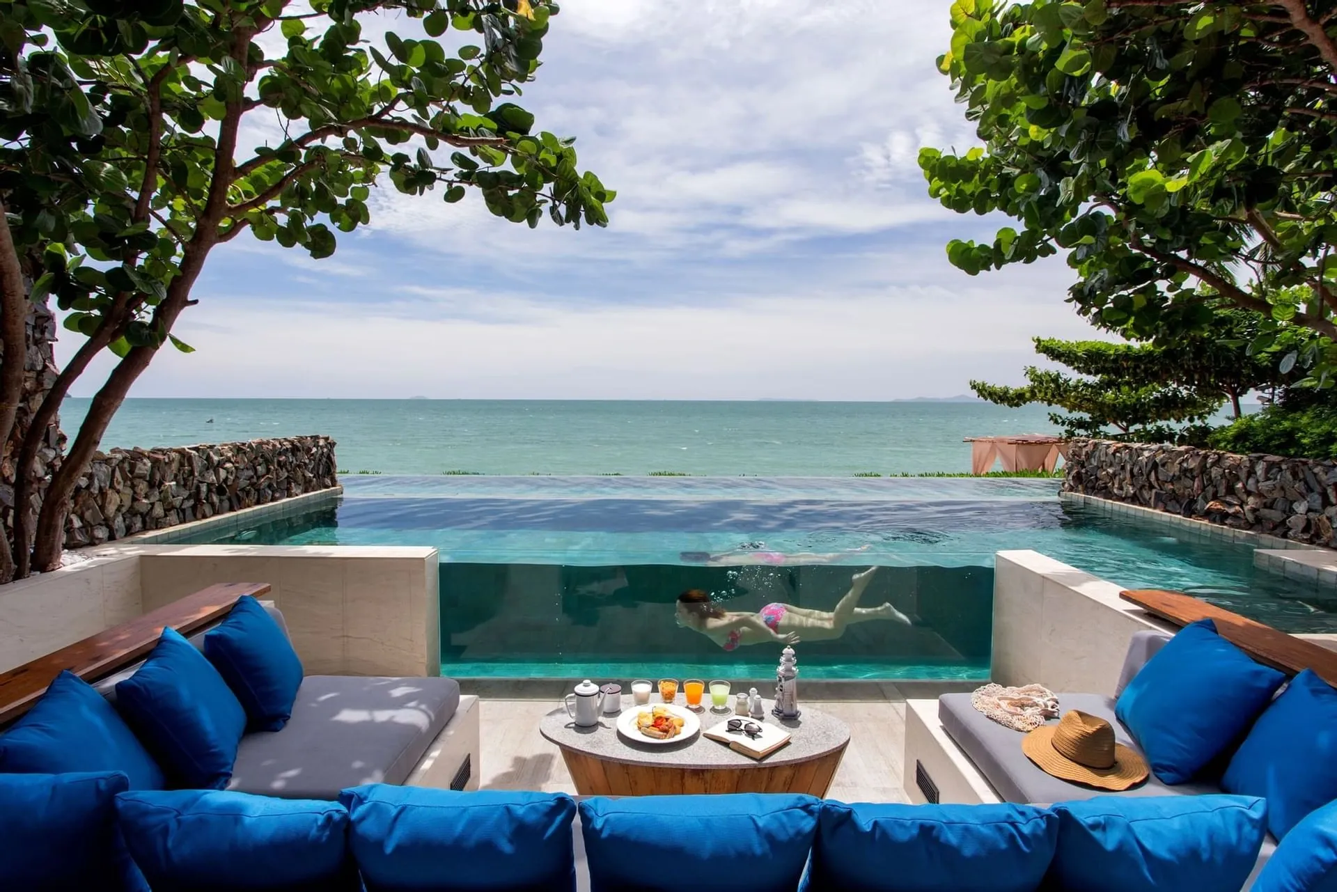 Pattaya has many luxury villas with modern design and ocean views.